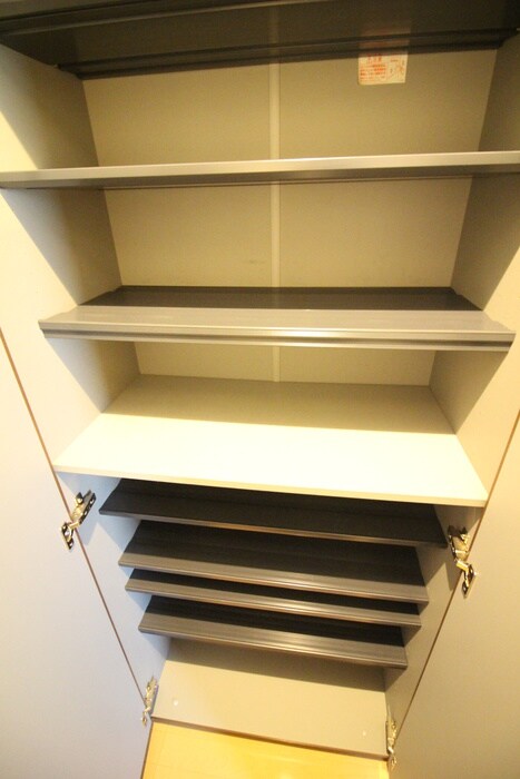 ドゥ・アネッサⅥの物件内観写真