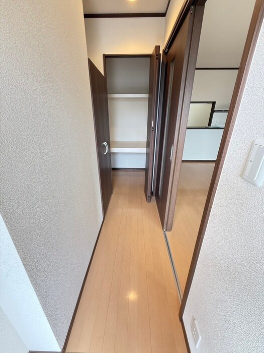 ドゥ・アネッサⅥの物件内観写真