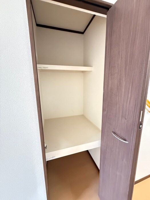 ドゥ・アネッサⅥの物件内観写真