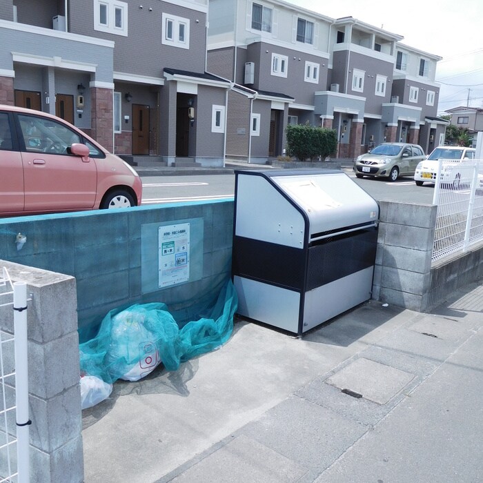 ファミールエセナＤの物件外観写真