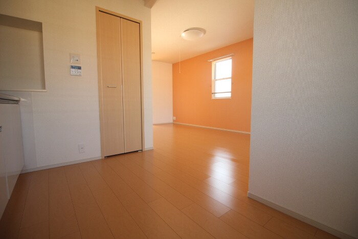 ダンデライオン弐番館の物件内観写真