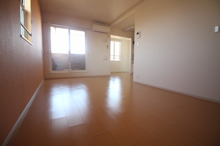 ダンデライオン弐番館の物件内観写真