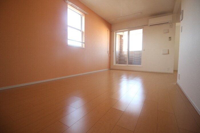 ダンデライオン弐番館の物件内観写真