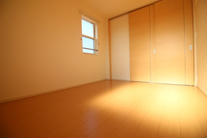 ダンデライオン弐番館の物件内観写真