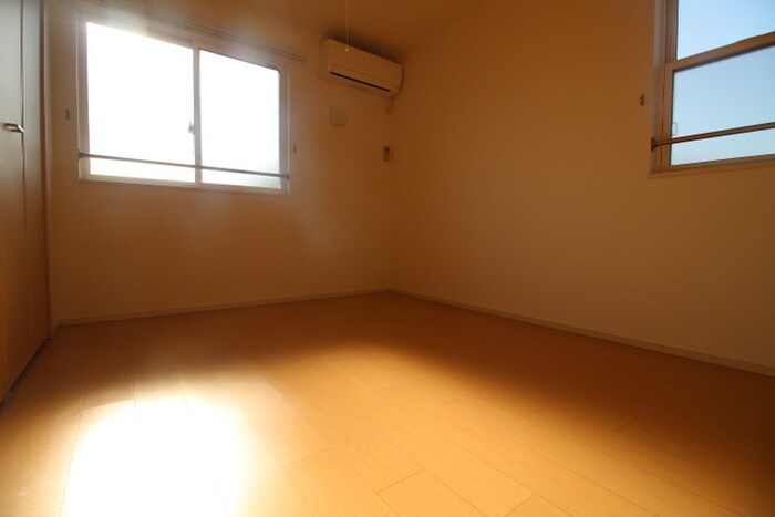 ダンデライオン弐番館の物件内観写真
