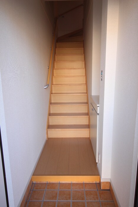 ダンデライオン弐番館の物件内観写真