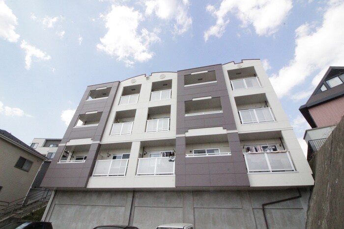 エスト・コリーヌの物件外観写真