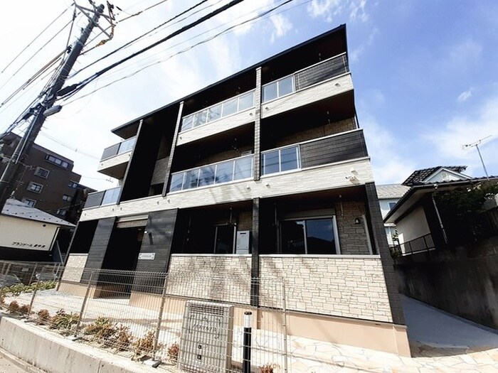 ノイエテルノBの物件外観写真