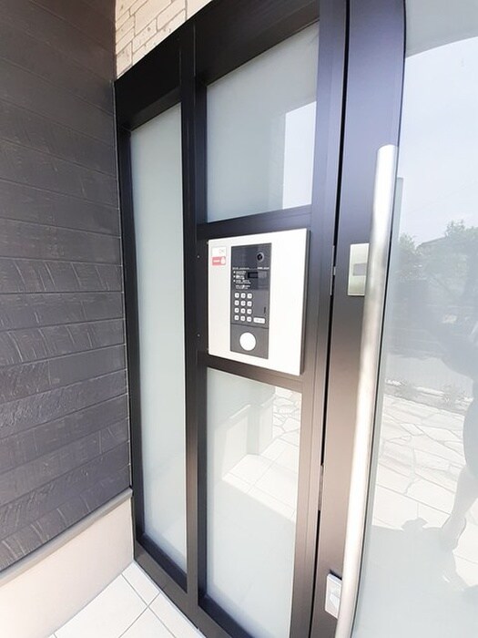 ノイエテルノBの物件外観写真