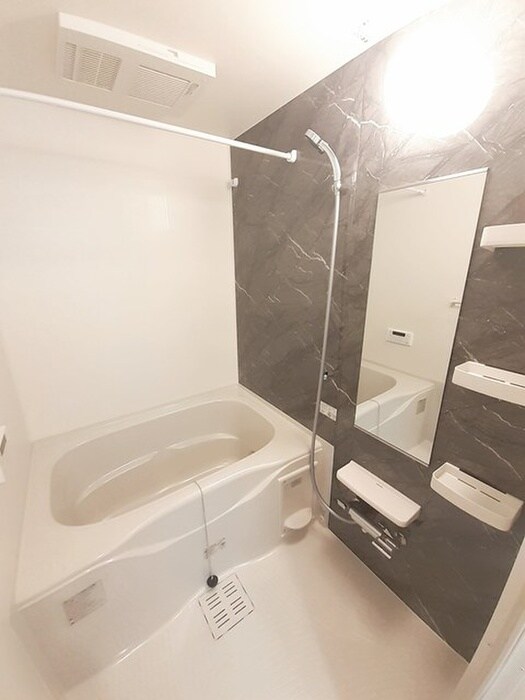 ノイエテルノBの物件内観写真