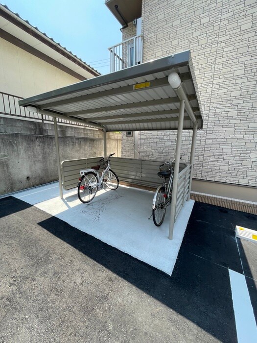 ノイエテルノBの物件外観写真