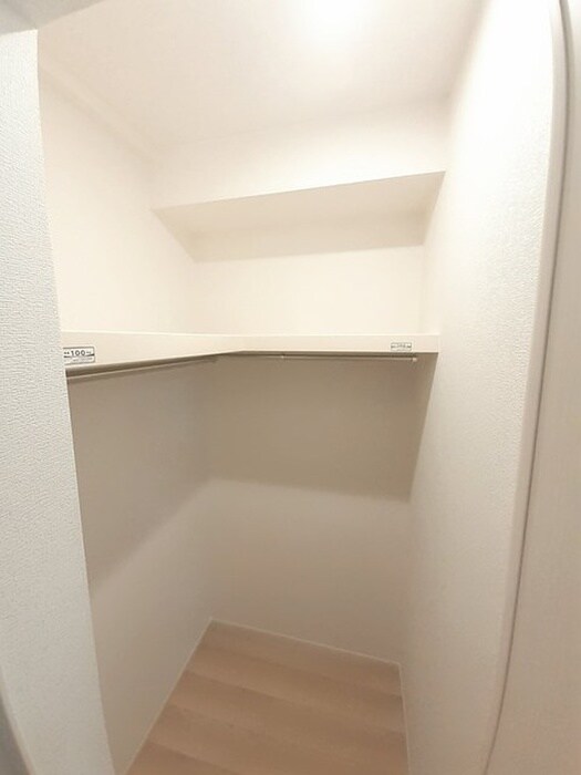 ノイエテルノBの物件内観写真