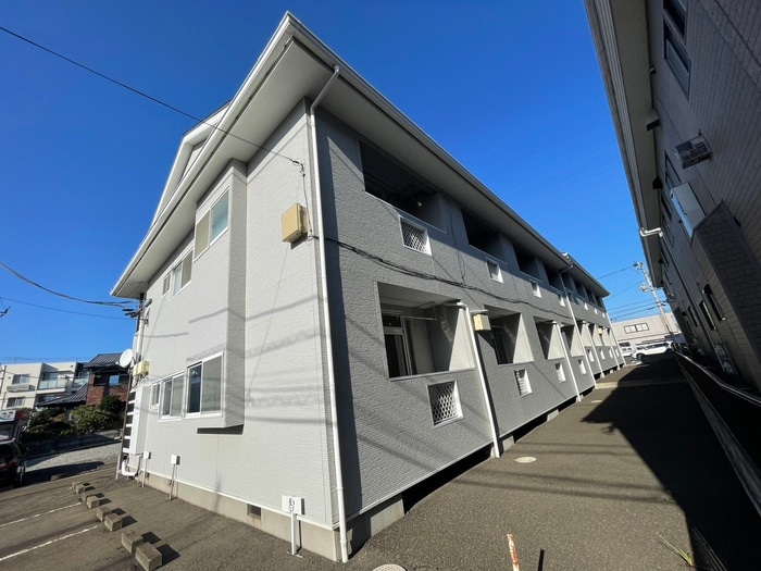 出花レジデンス郷家A棟の物件外観写真