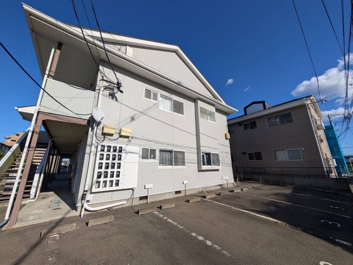 出花レジデンス郷家A棟の物件外観写真