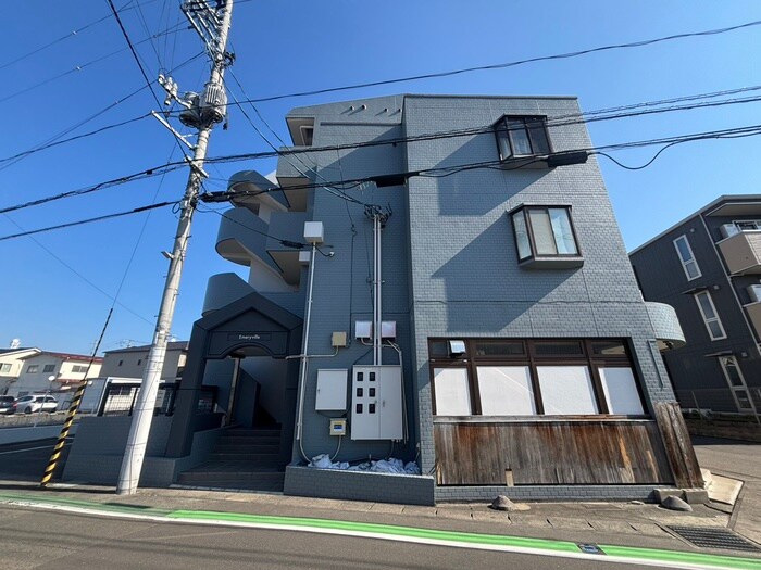 エミリービル卸町の物件外観写真