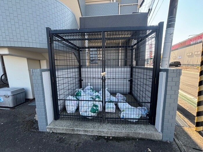 エミリービル卸町の物件外観写真