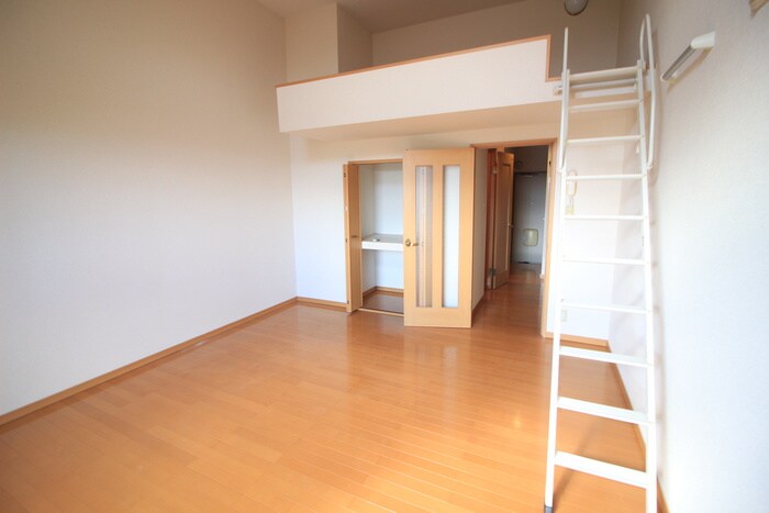 ｱﾌｫﾘｽﾃ-ｼｮﾝ新田東 ｳｴｽﾄの物件内観写真