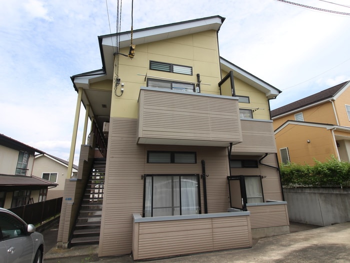 リトルシャトー荒巻の物件外観写真