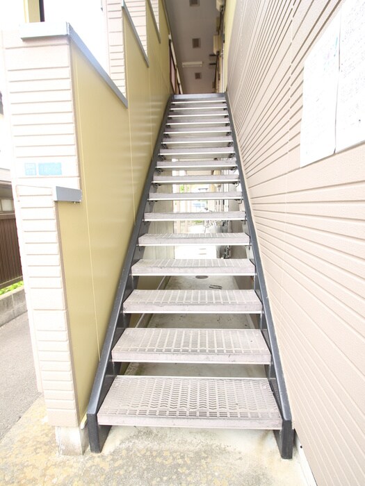 リトルシャトー荒巻の物件外観写真