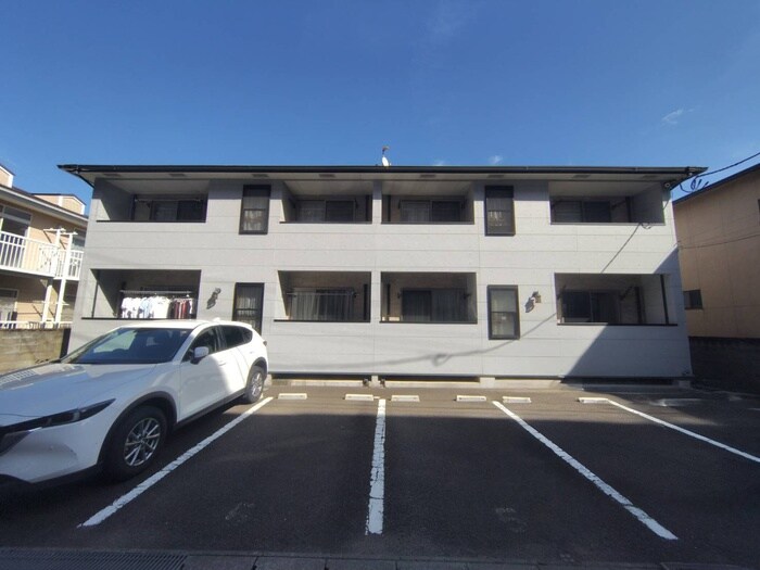 メゾンエスポワール成田町の物件外観写真