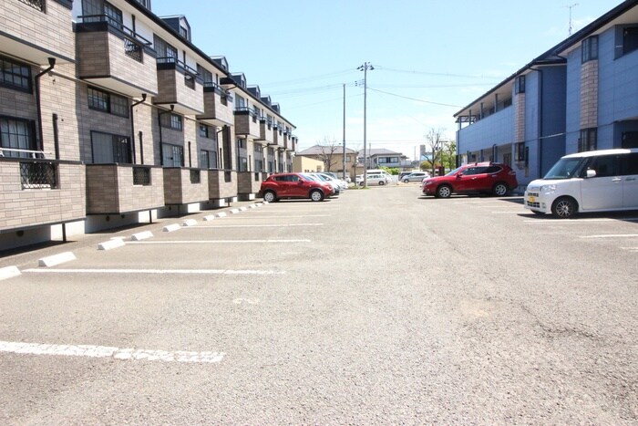 アヴァンセ富沢南三番館の物件外観写真