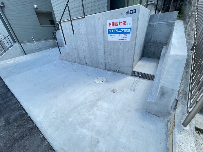 ﾌｧｲｿﾞﾆｱ向山WESTの物件外観写真