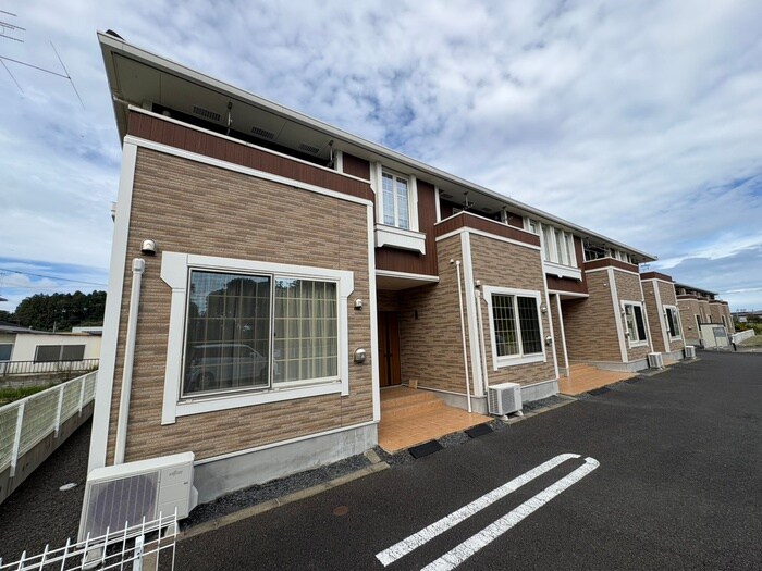 ストロベリーハウスⅢの物件外観写真