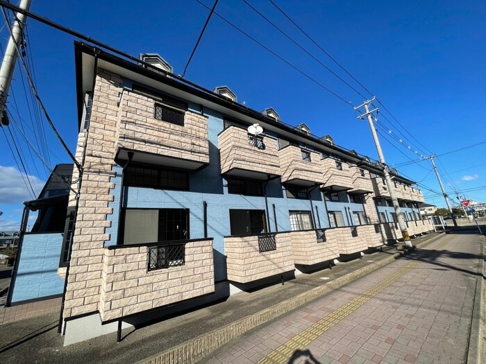 アヴァンセ富沢南壱番館の物件外観写真