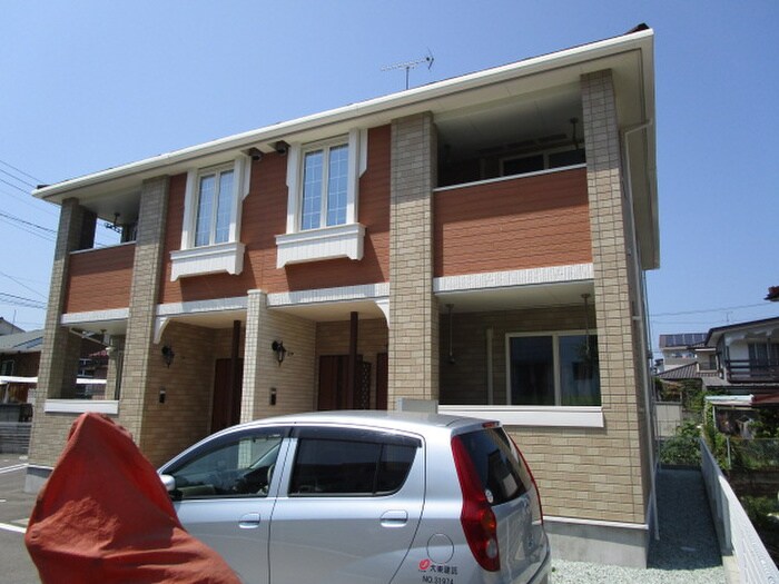 ノイ　アロッジオの物件外観写真