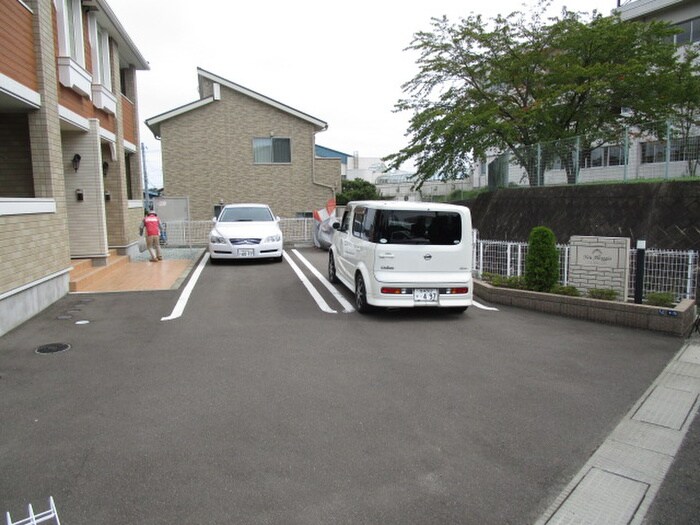 ノイ　アロッジオの物件外観写真