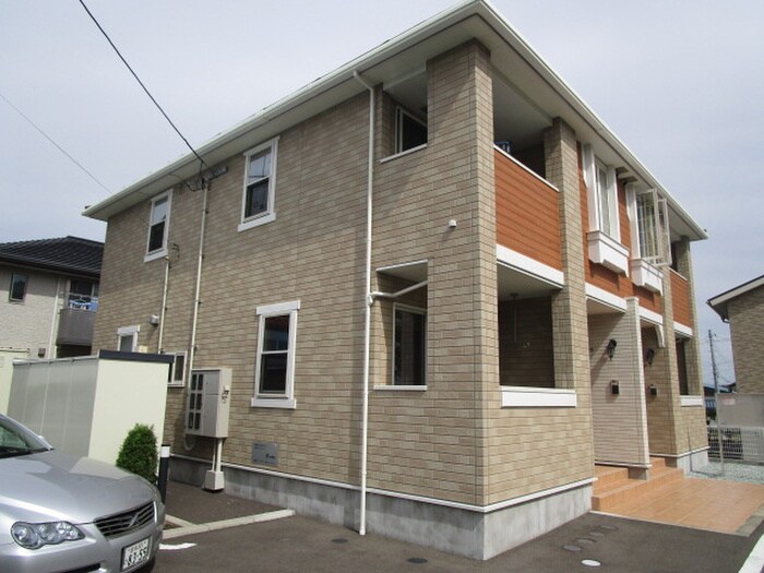 ノイ　アロッジオの物件外観写真