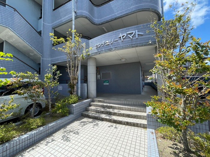 センチュリーヤマトの物件外観写真