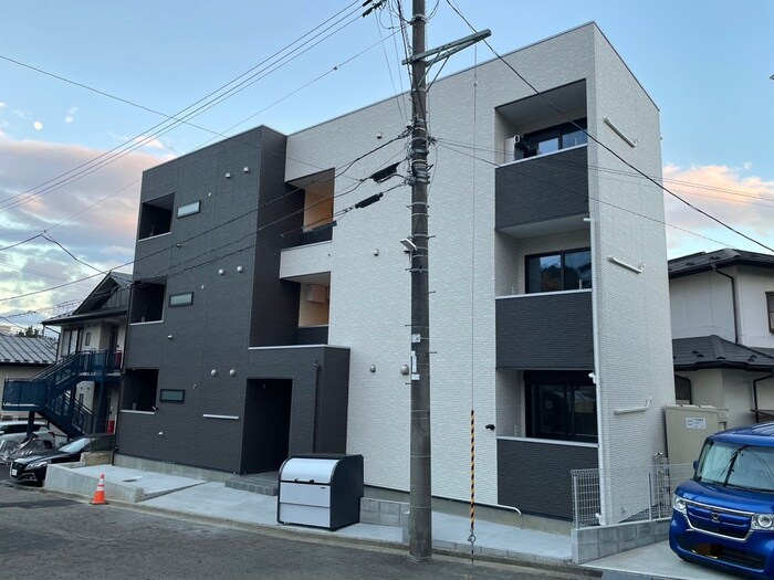 REGALEST泉中央の物件外観写真