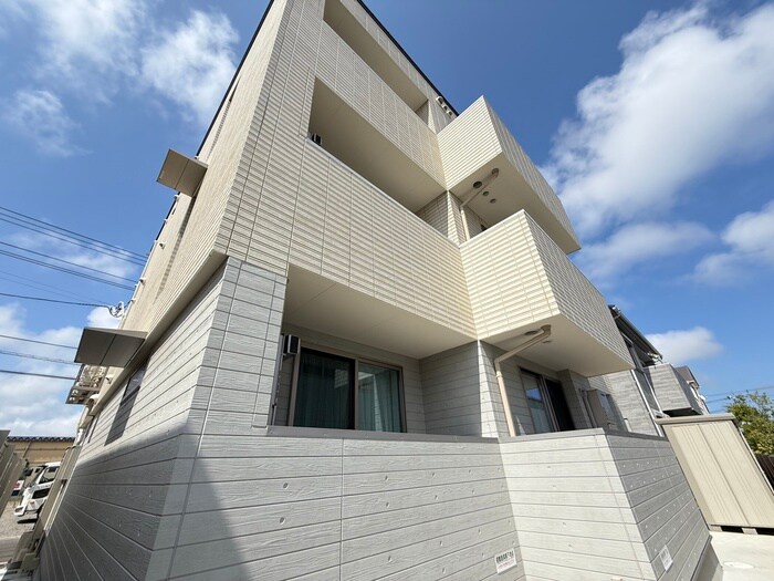 ＳＴＥレジデンスの物件外観写真