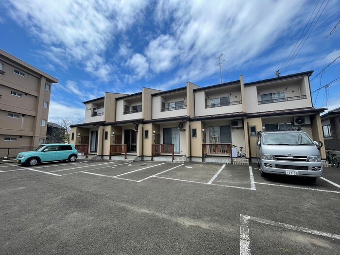 メゾンしらかしＭの物件外観写真