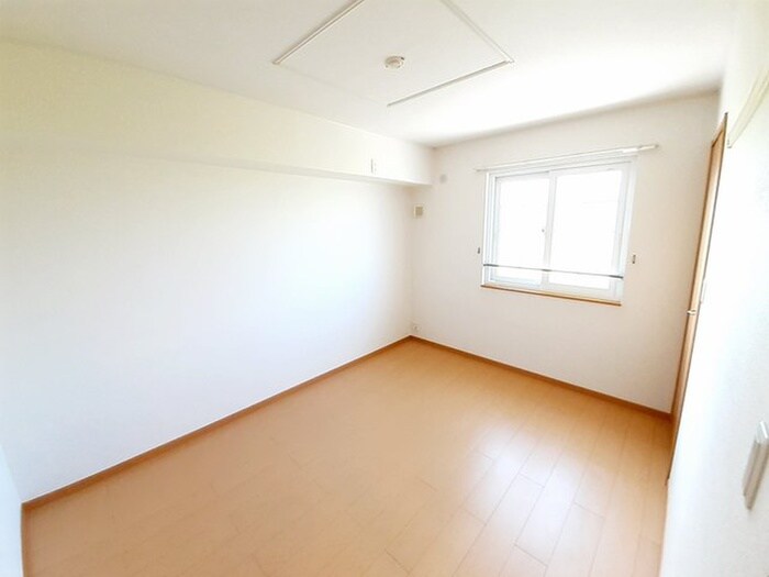 ストロベリーハウスⅠの物件内観写真