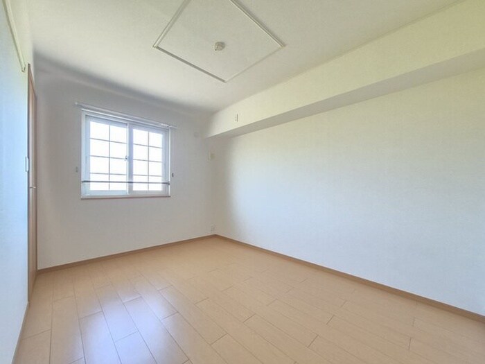 ストロベリーハウスⅠの物件内観写真