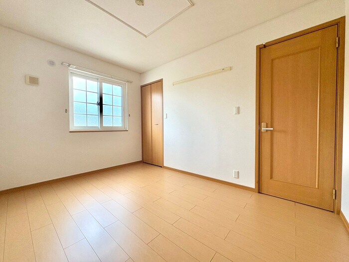 ストロベリーハウスⅠの物件内観写真