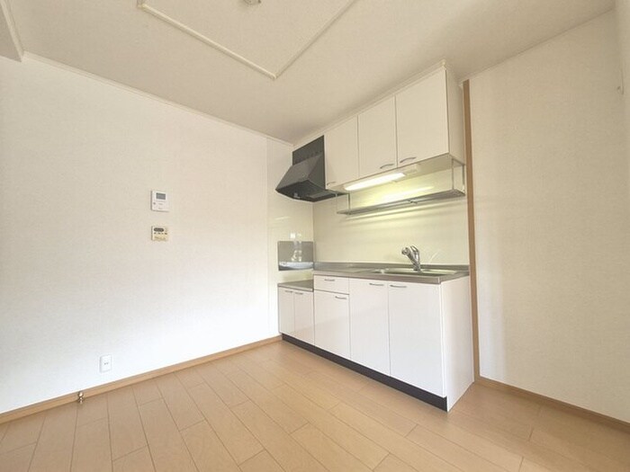 ストロベリーハウスⅠの物件内観写真