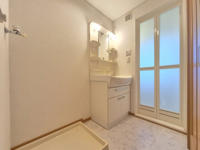 ストロベリーハウスⅠの物件内観写真