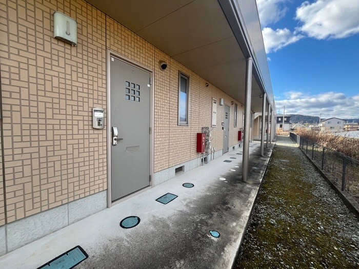 メゾン・ラークBの物件外観写真