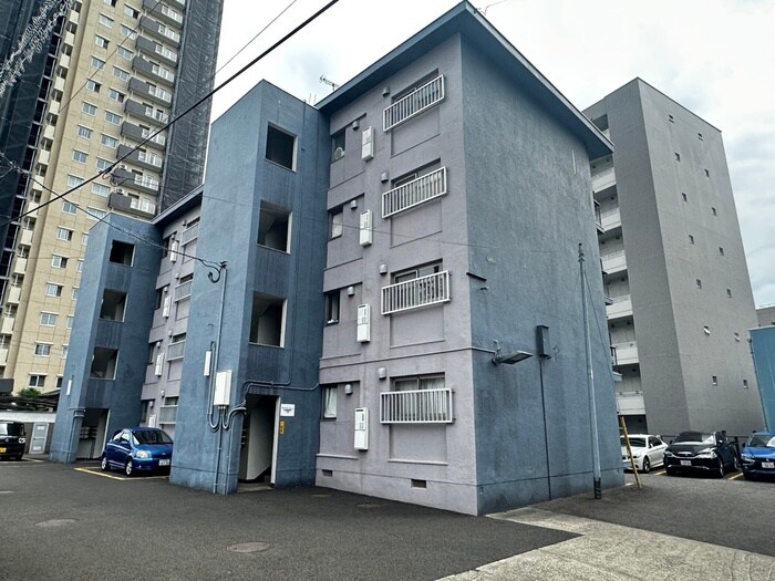 テレパレス榴ヶ岡1号棟の物件外観写真