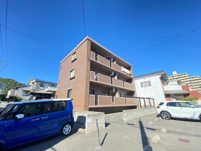 サラマンカビルの物件外観写真