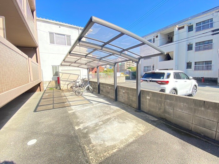 サラマンカビルの物件外観写真