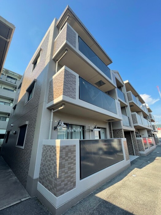 カルムＦＭの物件外観写真