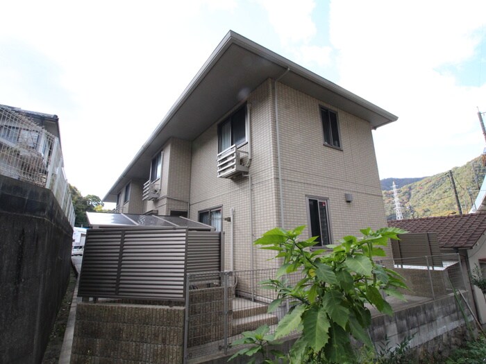 ラ・メゾン・アンソレイエの物件外観写真