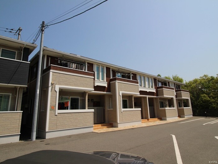 ラ・リューアBの物件外観写真