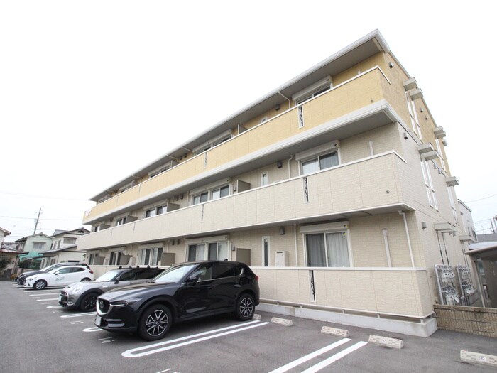 ﾌｧｲﾌﾞｽﾘｰの物件外観写真