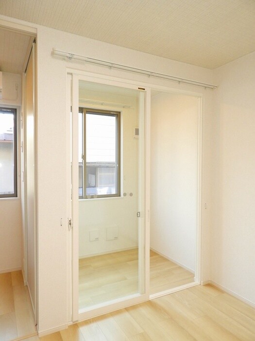 ハイ　ロザーナ　ファミリアの物件内観写真