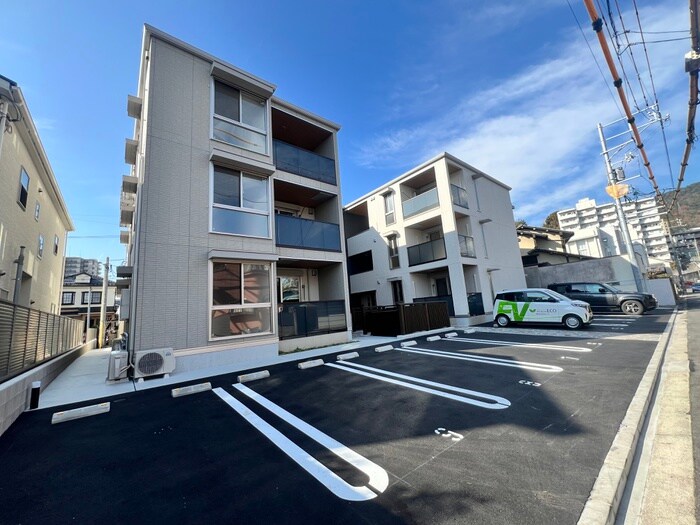 スリール・コートの物件外観写真